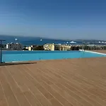 Piscine Rooftop Neuve 아파트 *